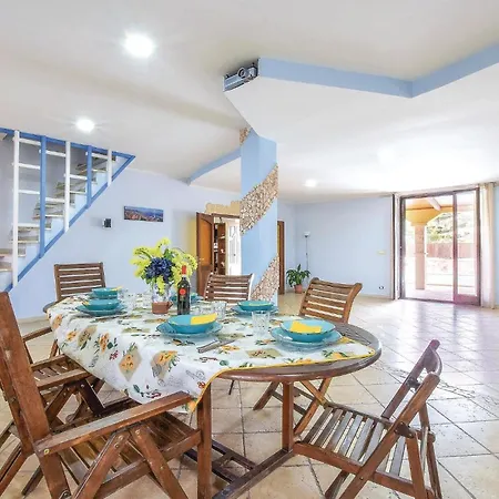 Beautiful In Torre Di Pescopaganoce Holiday home Castel Volturno